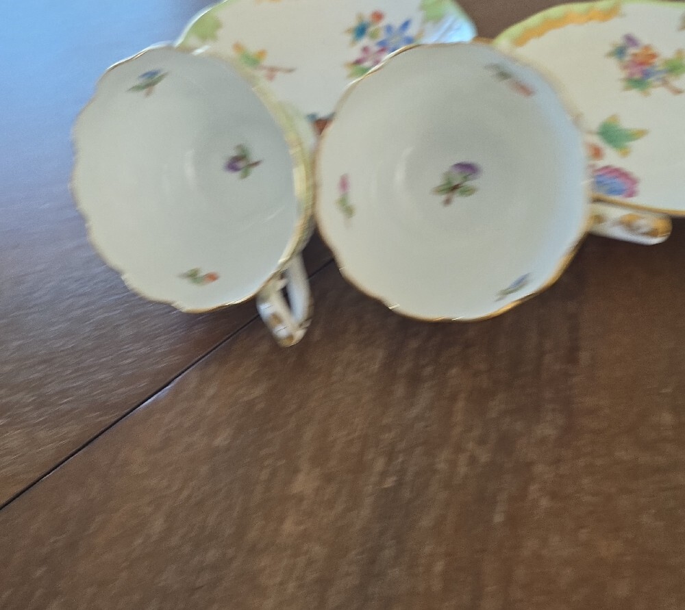 2 HEREND Fine China Demitasse Queen Victoria Teacup and Saucer - Picture 8 of 15